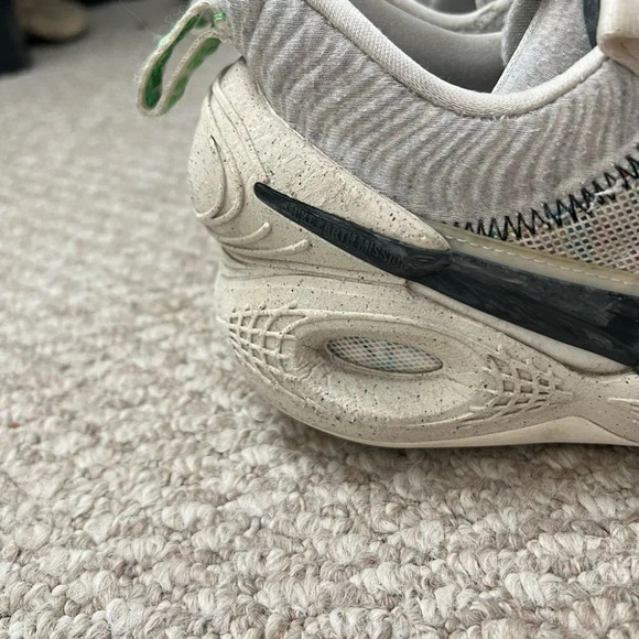 Nike Cosmic Unity DA6725-100 Men's Natural Gray Basketball Sneaker Shoes WH165 - Picture 13 of 14